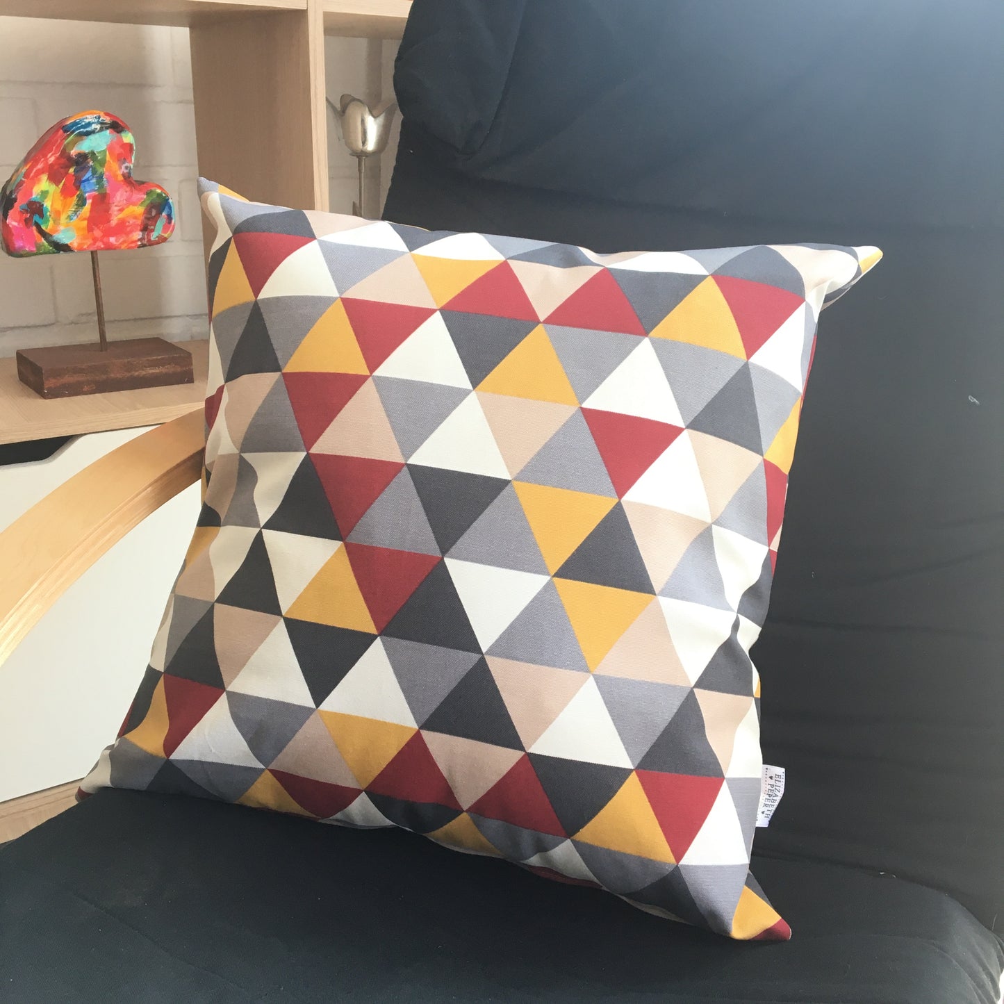 Funda Cojín Decorativo diseño Triangular Rojo y Amarillo