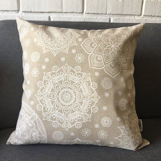 Funda Cojín Decorativo diseño Mandalas Crema y Blanco