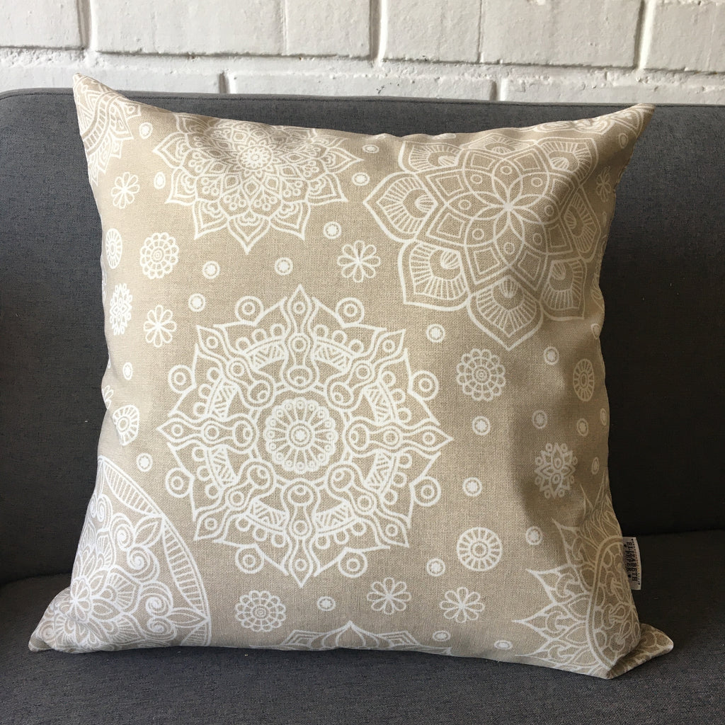 Funda Cojín Decorativo diseño Mandalas Crema y Blanco